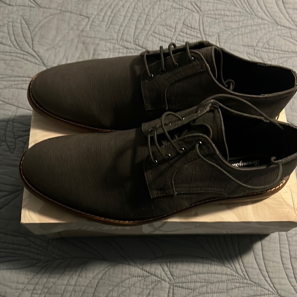 New Tommy Bahama dress shoes